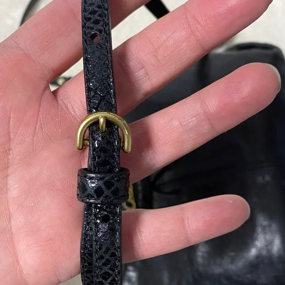 Vintage Coach Black Leather Crossbody bag with Gold Accents - Picture 7 of 9